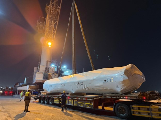 JEDDAH ISLAMIC PORT — CRANE DISCHARGE UNDER GLAUBE LOGISTIC SUPERVISION